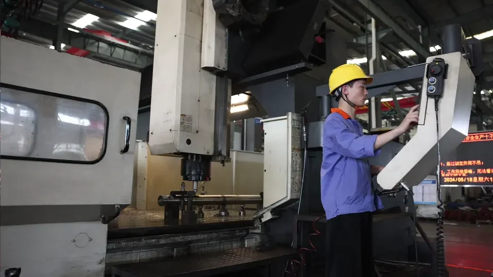 videos 6 Horizontal Split Case Pump Shaft Machining